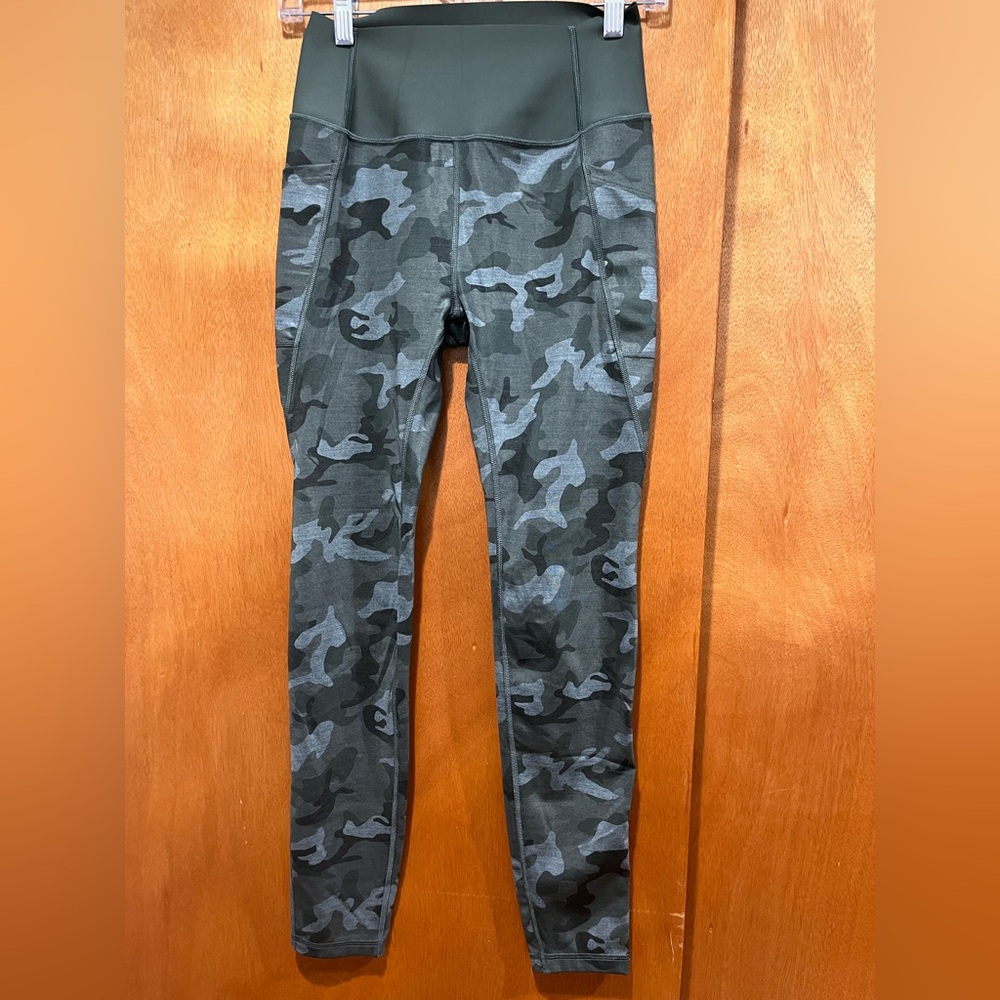 NWOT GAP Camouflage Leggings